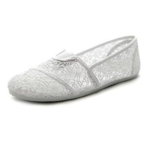 White, lace flats 🤍